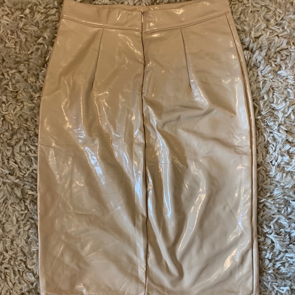 Latex skirt - Picture 3 of 3